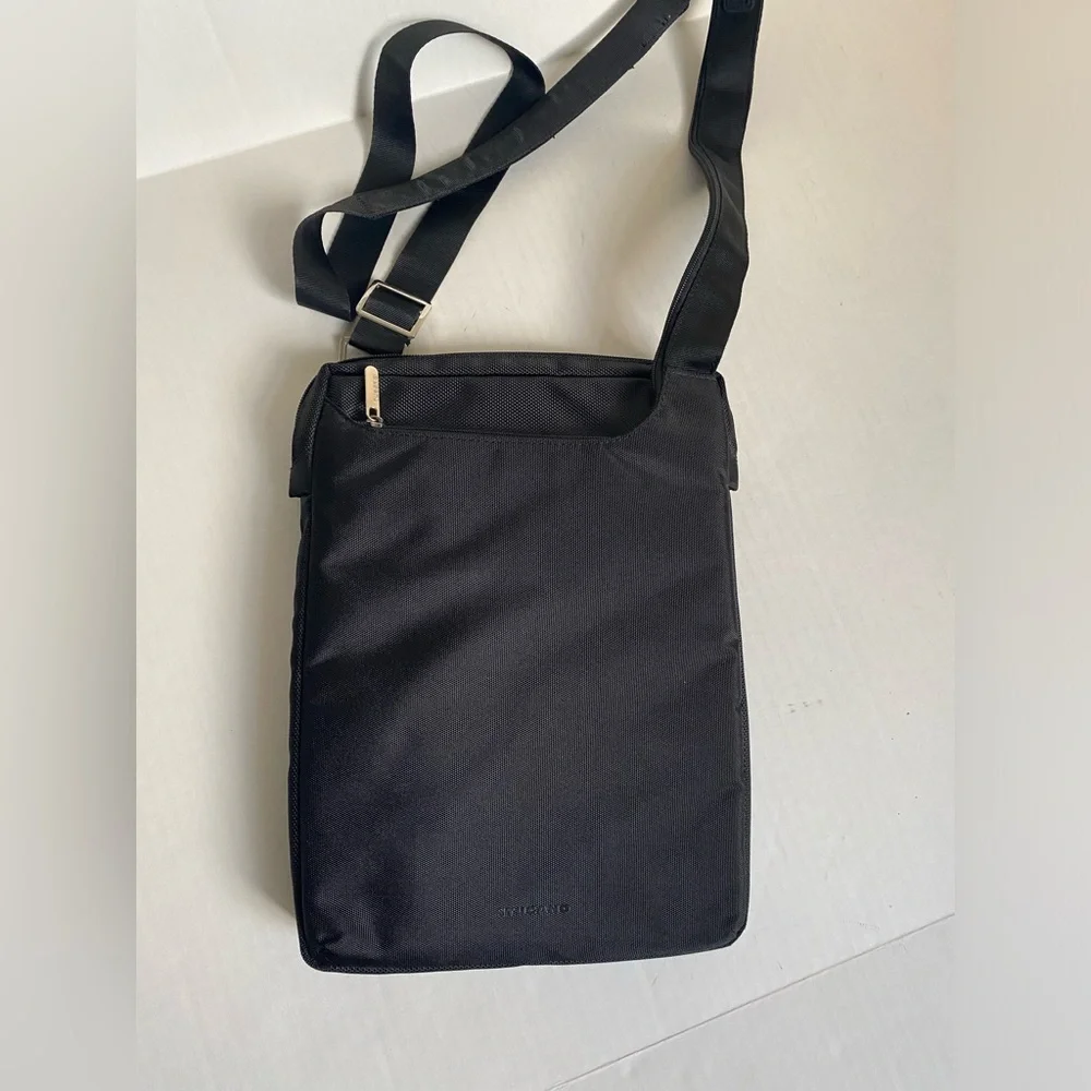 Tucano Finatex Black iPad Tablet Crossbody Shoulder Bag – Excellent Condition